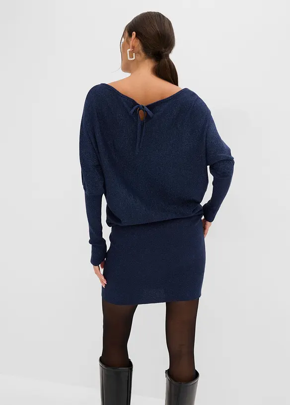 Strickkleid aus fließendem Viskose-Mix in blau von hinten (Totalaufnahme) - bonprix