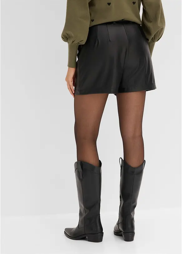 Lederimitat-Shorts mit Gürtel in schwarz von hinten - bonprix Lederimitat-Shorts mit Gürtel in schwarz von hinten - bonprix