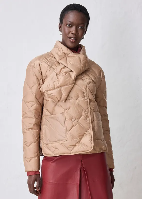 Daunenjacke mit Schal und weichem Wollbesatz (2-tlg.) in braun von vorne (im Anschnitt) - bonprix