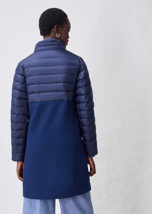 Daunenmantel im Material-Mix mit Wollanteil in blau von hinten (Totalaufnahme) - bonprix