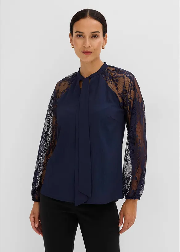 Tunika mit Spitzenärmeln in blau von vorne (im Anschnitt) - bonprix