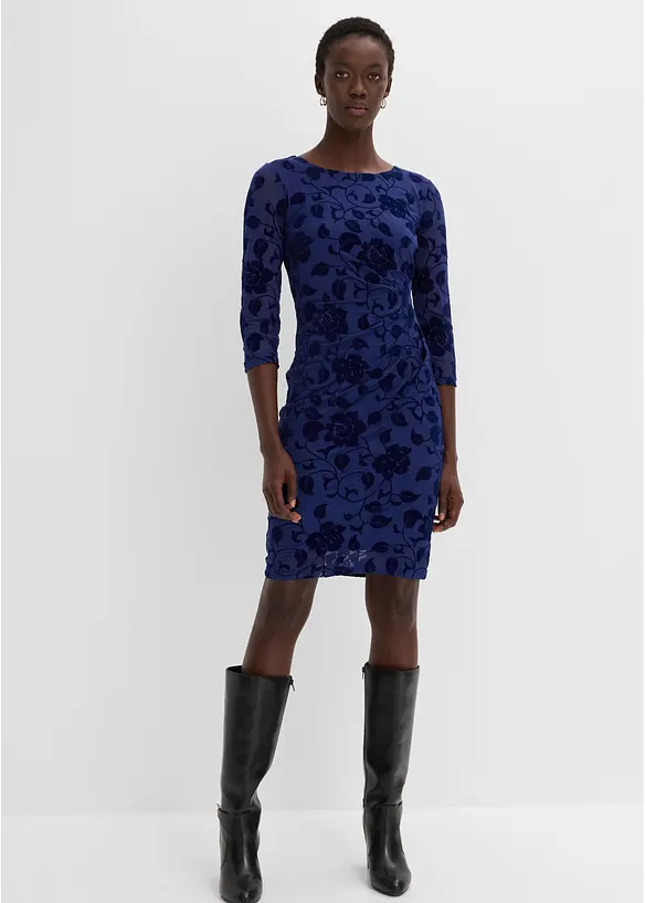 Mesh-Kleid mit edlem Flockprint in blau von vorne (Totalaufnahme) - bonprix