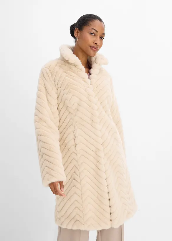 Fellimitat-Mantel mit Stehkragen in beige von vorne (Totalaufnahme) - bonprix