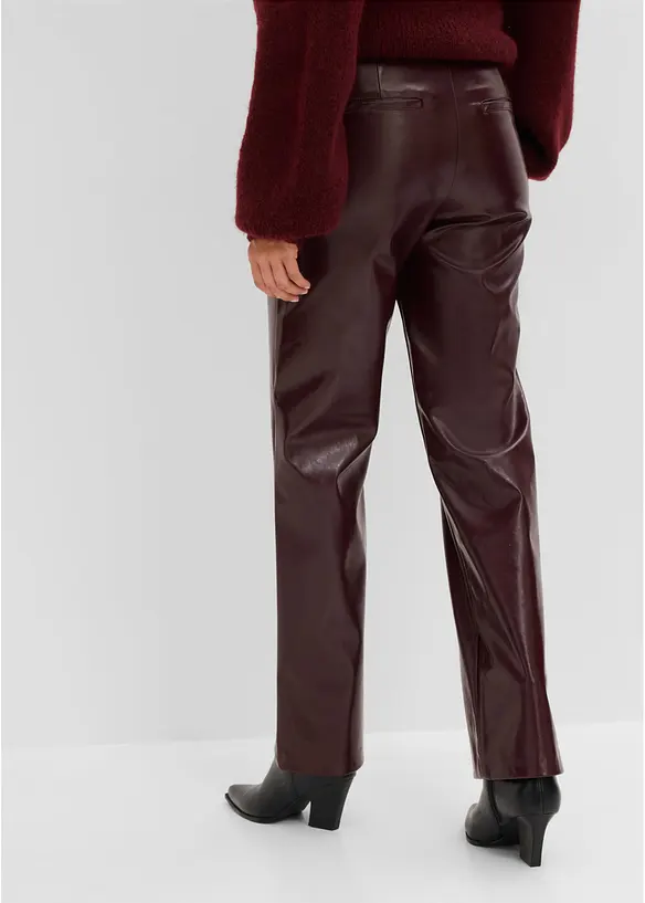 Gerade Lederimitat-Hose in rot von hinten - bonprix