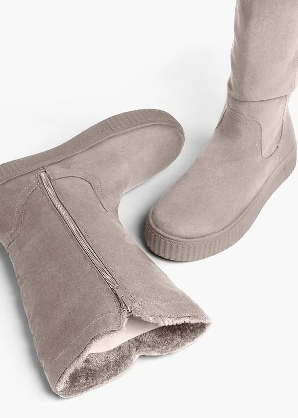 Gefütterte Stiefel in braun - bonprix