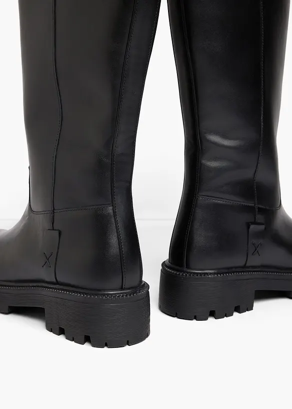 Warmgefütterte Stiefel mit Profilsohle in schwarz - bonprix