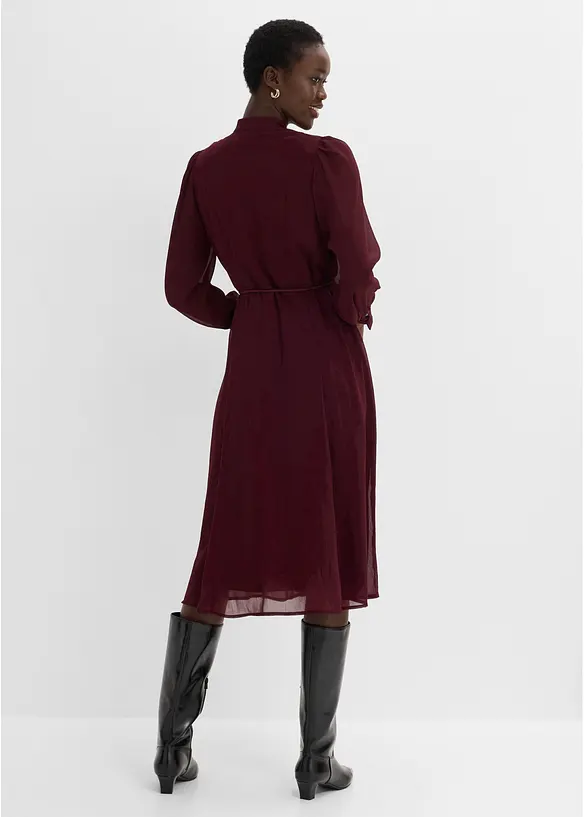 Chiffonkleid mit aufwendigem Spitzenbesatz in rot von hinten (Totalaufnahme) - bonprix