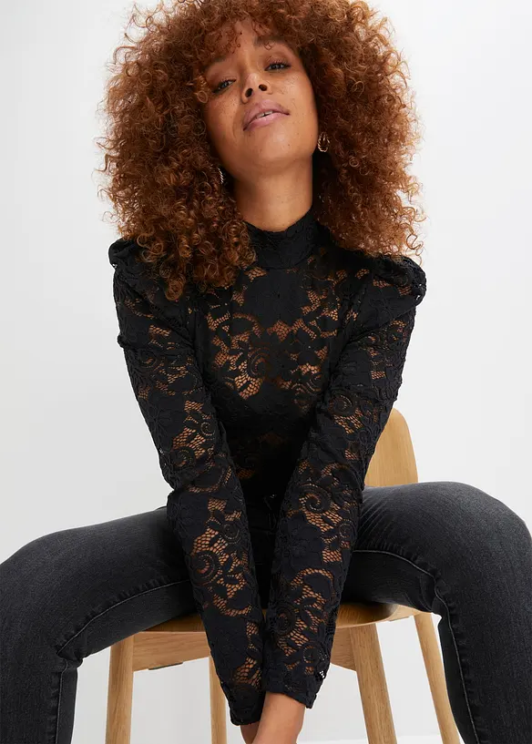 Figurbetontes Langarmshirt mit Spitze in schwarz von vorne (im Anschnitt) - bonprix Figurbetontes Langarmshirt mit Spitze in schwarz von vorne (im Anschnitt) - bonprix