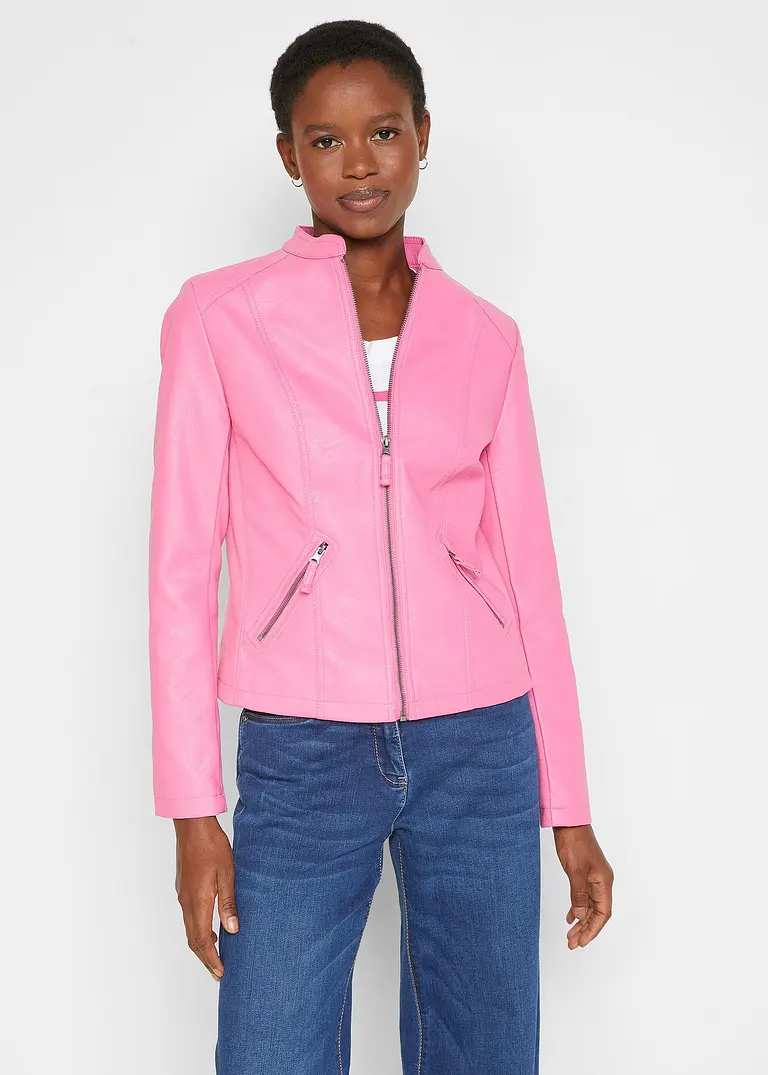 Leichte Lederimitat-Jacke mit seitlichen Stretcheinsätzen, tailliert in pink von vorne (im Anschnitt) - bonprix