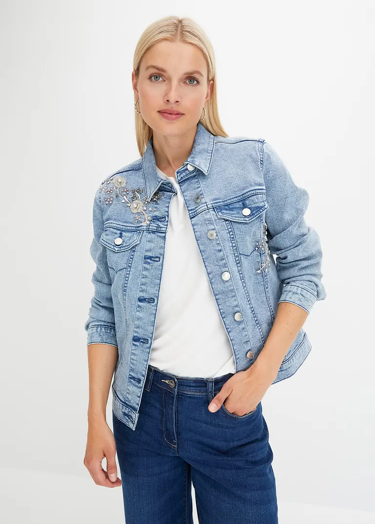 Jeansjacke mit Applikation in blau von vorne (im Anschnitt) - bonprix